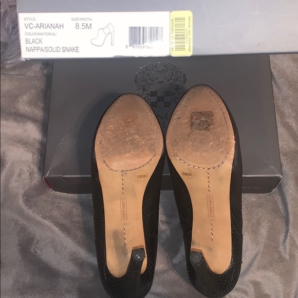 💙💖Vince Camuto leather & snakeskin boots💕 - Picture 5 of 8